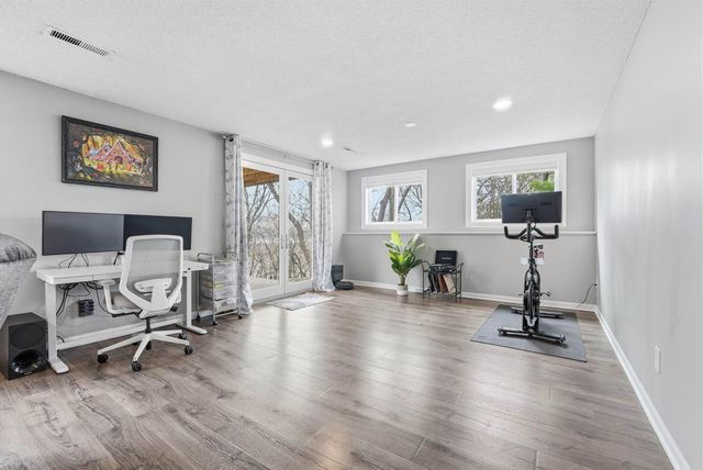 8105 Dakota Lane, Chanhassen, MN 55317