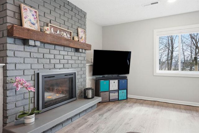 8105 Dakota Lane, Chanhassen, MN 55317