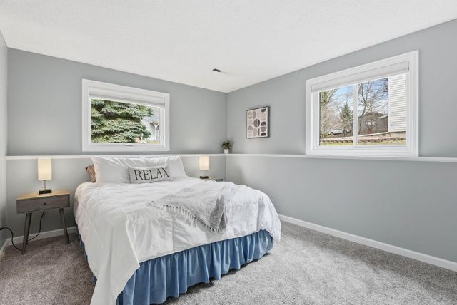 8105 Dakota Lane, Chanhassen, MN 55317