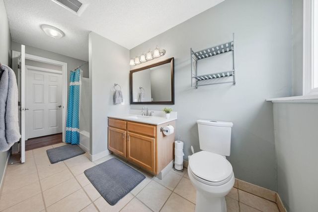 8105 Dakota Lane, Chanhassen, MN 55317