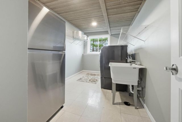 8105 Dakota Lane, Chanhassen, MN 55317