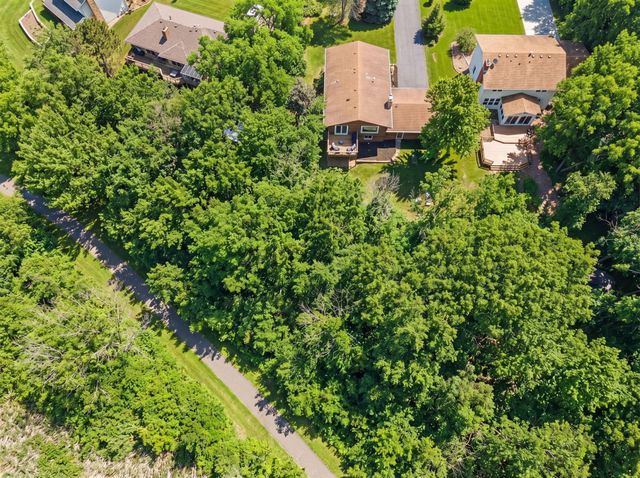 8105 Dakota Lane, Chanhassen, MN 55317