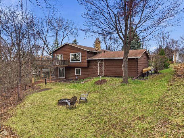 8105 Dakota Lane, Chanhassen, MN 55317