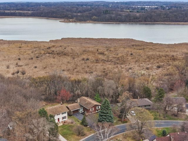 8105 Dakota Lane, Chanhassen, MN 55317