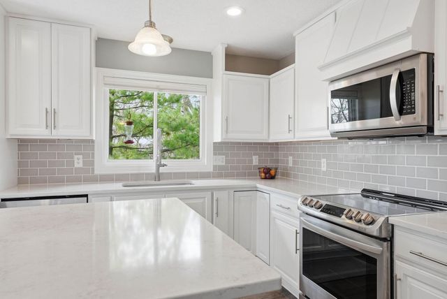 8105 Dakota Lane, Chanhassen, MN 55317