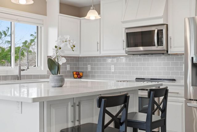 8105 Dakota Lane, Chanhassen, MN 55317