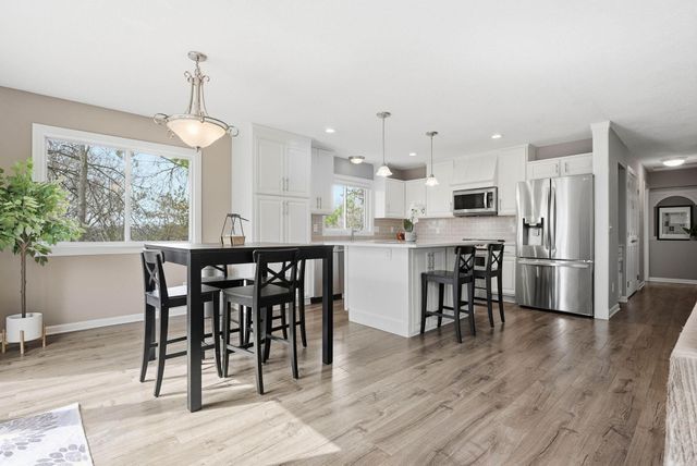 8105 Dakota Lane, Chanhassen, MN 55317