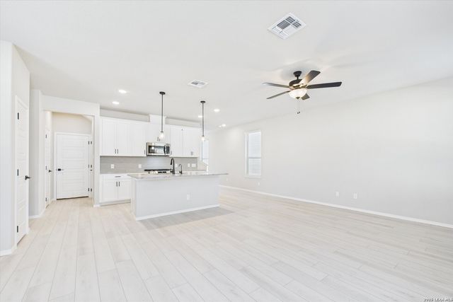 1018 West 1604 North Unit 203, San Antonio, TX 78251