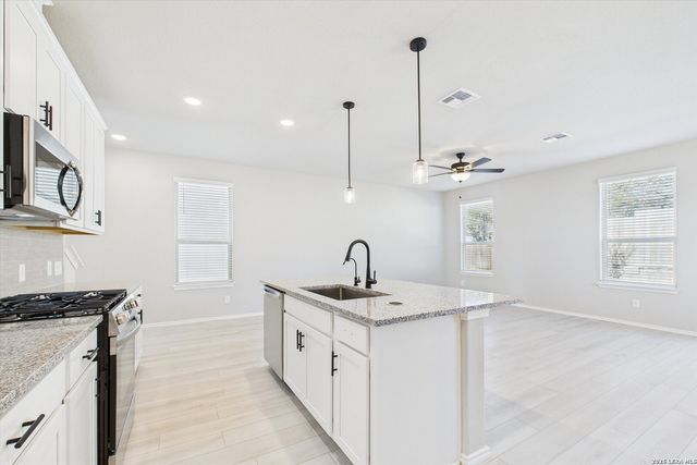 1018 West 1604 North Unit 203, San Antonio, TX 78251