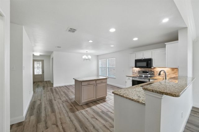 8828 Chilsholm Trail, Cross Roads, TX 76227