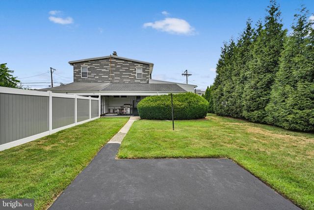 1629 NEW HOLLAND RD, Reading, PA 19607