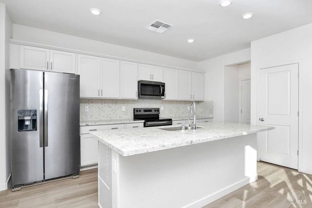 681 SHEFFORD Dr, Vacaville, CA 95687