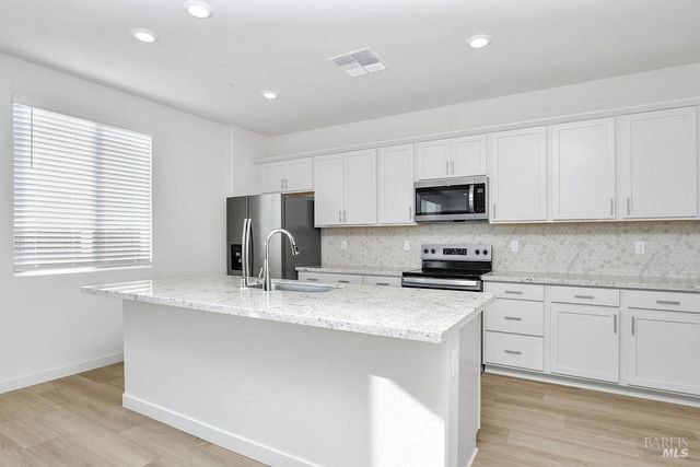 681 SHEFFORD Dr, Vacaville, CA 95687