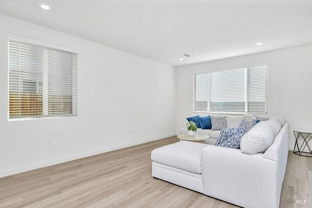 681 SHEFFORD Dr, Vacaville, CA 95687