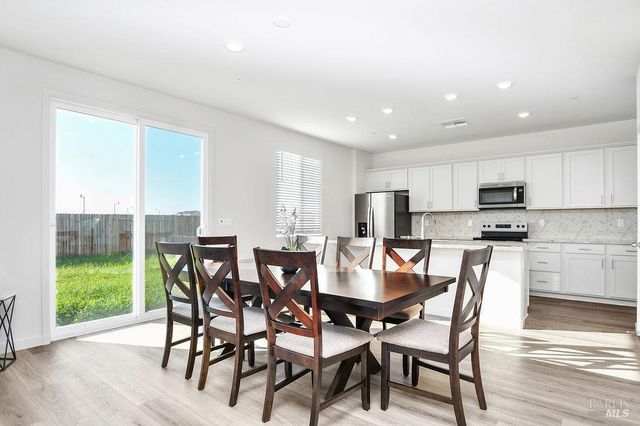 681 SHEFFORD Dr, Vacaville, CA 95687