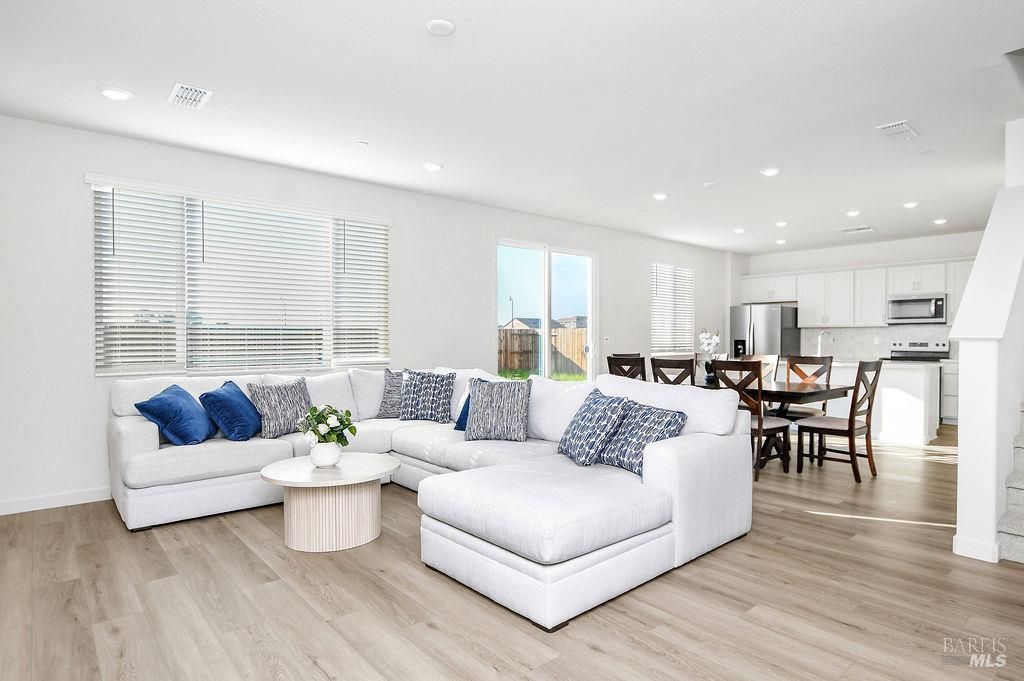 681 SHEFFORD Dr, Vacaville, CA 95687