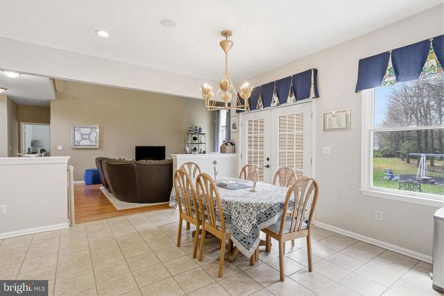 25 MILLENNIUM DR, Columbus, NJ 08022