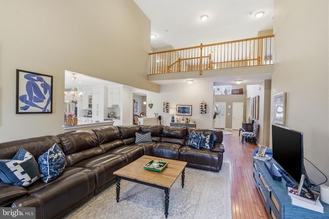 25 MILLENNIUM DR, Columbus, NJ 08022