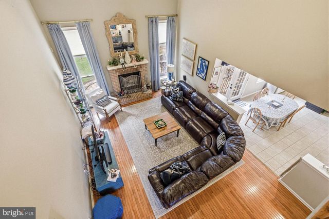 25 MILLENNIUM DR, Columbus, NJ 08022