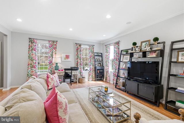 25 MILLENNIUM DR, Columbus, NJ 08022