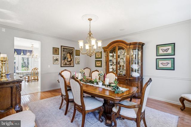 25 MILLENNIUM DR, Columbus, NJ 08022