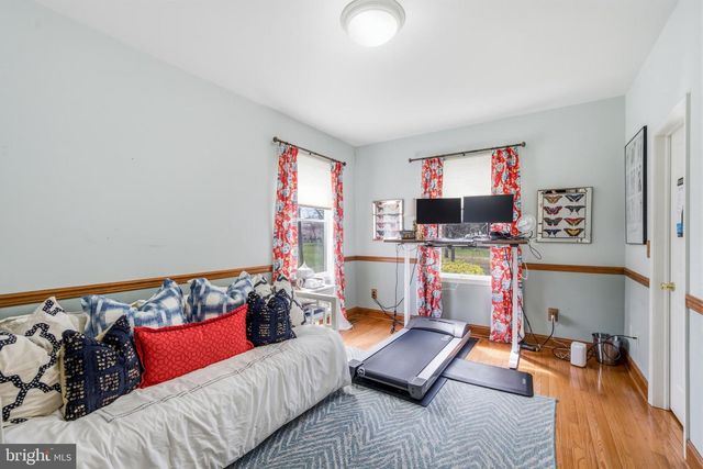 25 MILLENNIUM DR, Columbus, NJ 08022