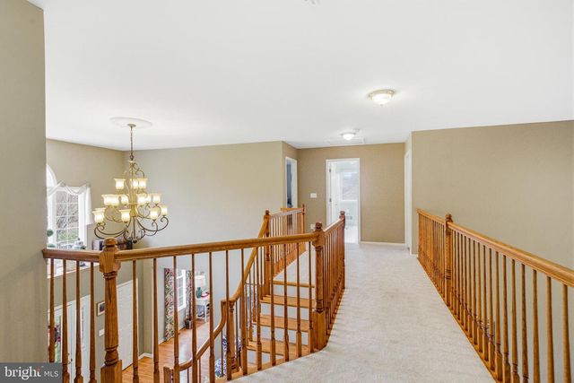 25 MILLENNIUM DR, Columbus, NJ 08022