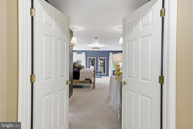 25 MILLENNIUM DR, Columbus, NJ 08022