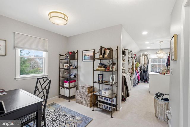 25 MILLENNIUM DR, Columbus, NJ 08022