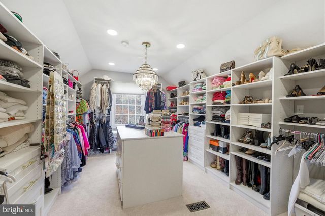 25 MILLENNIUM DR, Columbus, NJ 08022