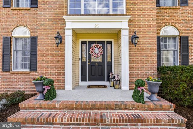 25 MILLENNIUM DR, Columbus, NJ 08022