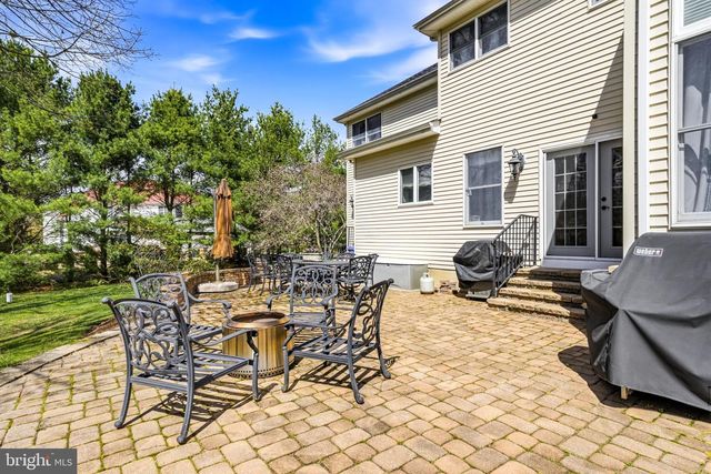25 MILLENNIUM DR, Columbus, NJ 08022