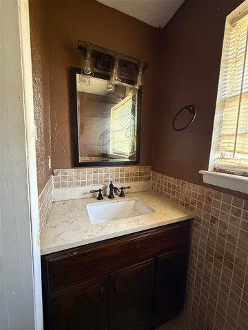 340 N 62nd St, Lawton, OK 73505