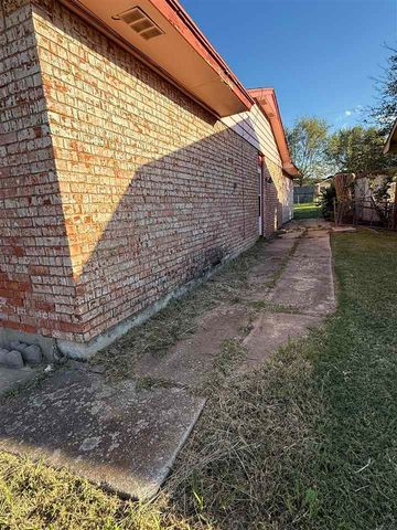 340 N 62nd St, Lawton, OK 73505