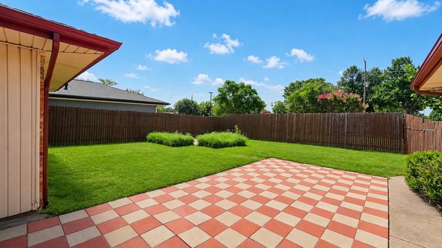 1912 Kentwood Lane, Carrollton, TX 75007