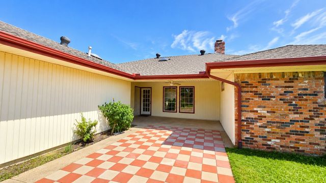 1912 Kentwood Lane, Carrollton, TX 75007