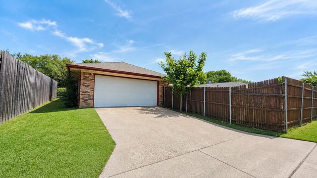 1912 Kentwood Lane, Carrollton, TX 75007