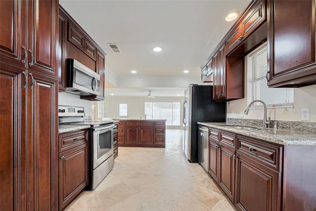 13731 Greenway Drive, Sugar Land, TX 77498