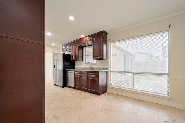 13731 Greenway Drive, Sugar Land, TX 77498