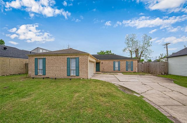 13731 Greenway Drive, Sugar Land, TX 77498
