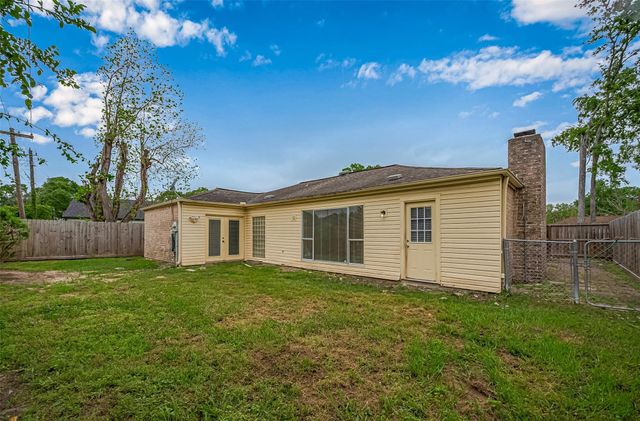 13731 Greenway Drive, Sugar Land, TX 77498