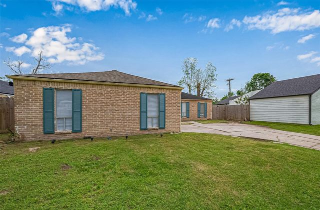 13731 Greenway Drive, Sugar Land, TX 77498