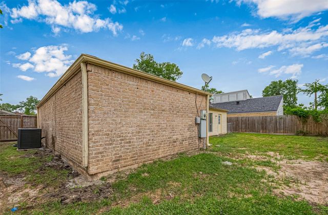 13731 Greenway Drive, Sugar Land, TX 77498