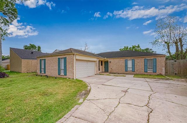 13731 Greenway Drive, Sugar Land, TX 77498