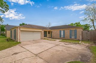 13731 Greenway Drive, Sugar Land, TX 77498