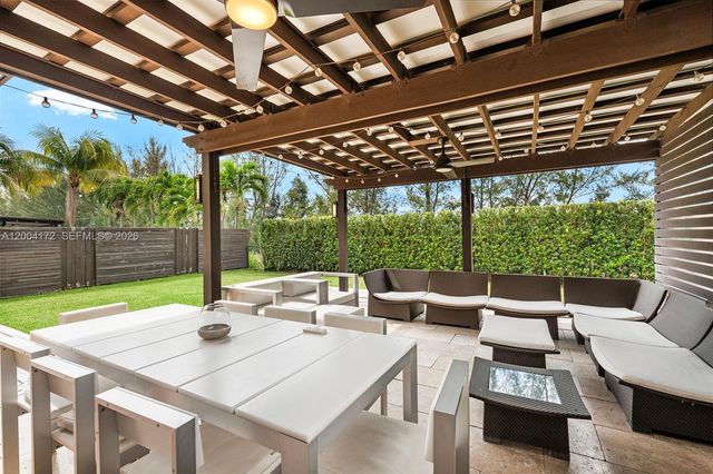 9890 NW 86th Ter, Doral, FL 33178