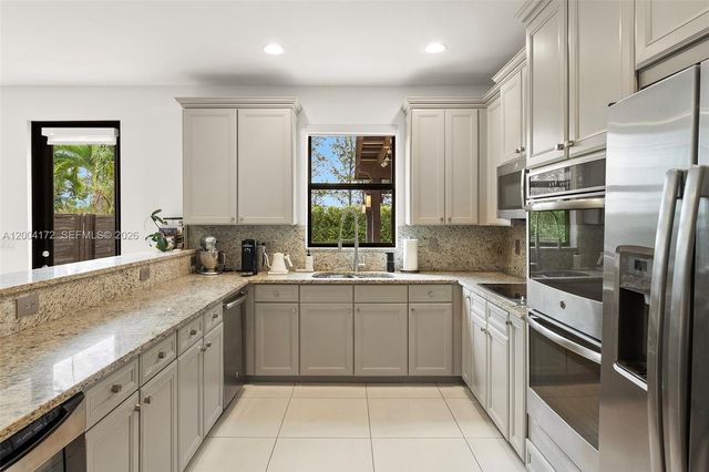 9890 NW 86th Ter, Doral, FL 33178