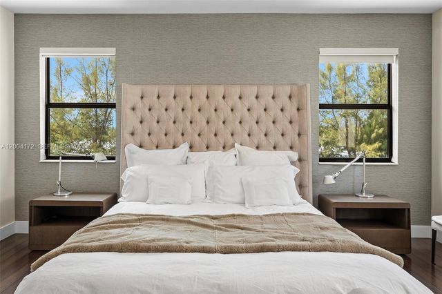 9890 NW 86th Ter, Doral, FL 33178