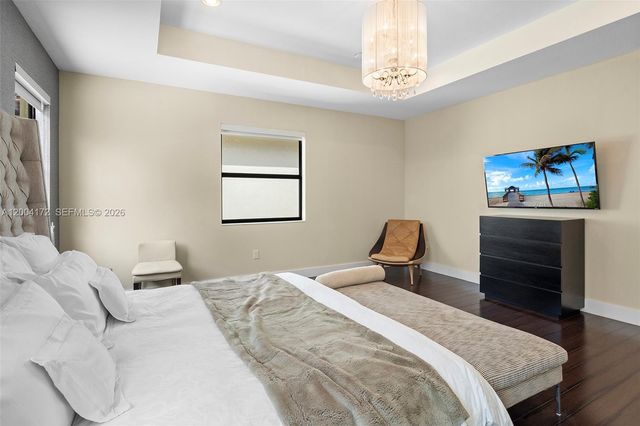 9890 NW 86th Ter, Doral, FL 33178