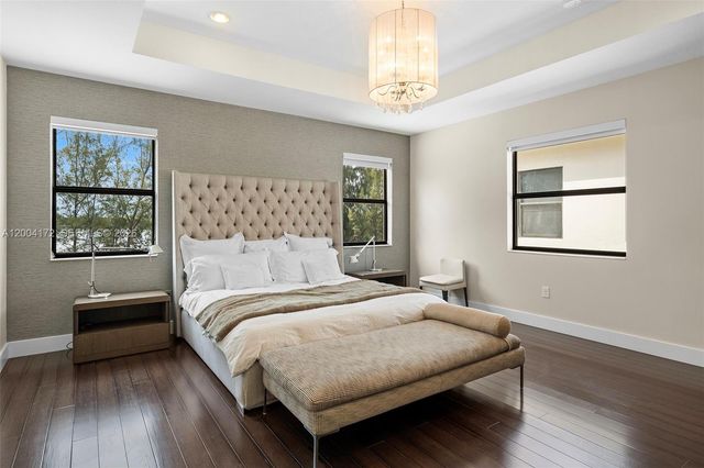 9890 NW 86th Ter, Doral, FL 33178